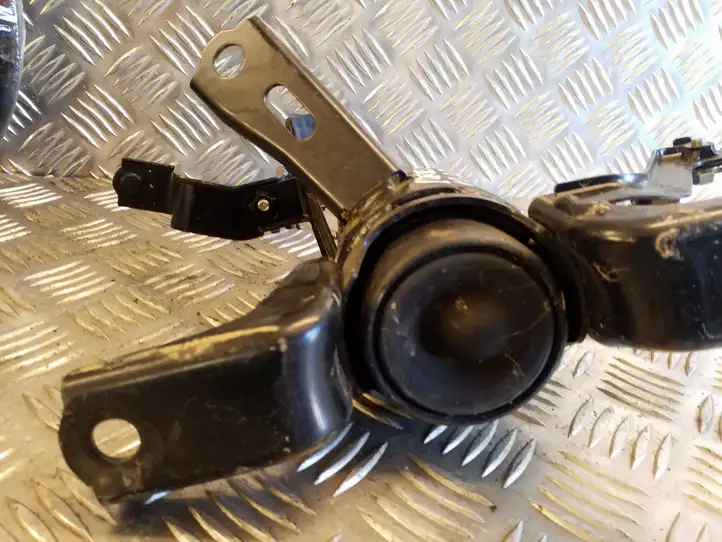 Toyota Corolla E140 E150 (2007 - 2013) Опора двигателя — фото 3