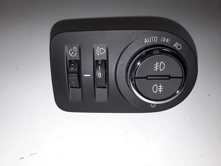 Opel Grandland X (2017 - ) 39085926 Включатель фонарей — фото 1