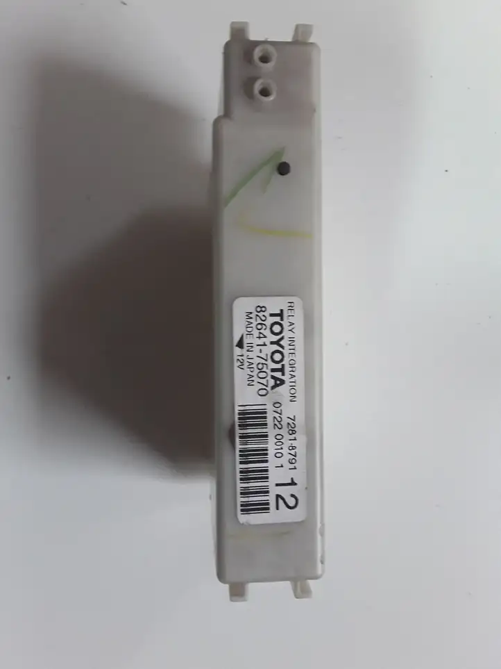 Toyota Prius (XW30) (2009 - 2015) 8264175070 Реле стартера — фото 1