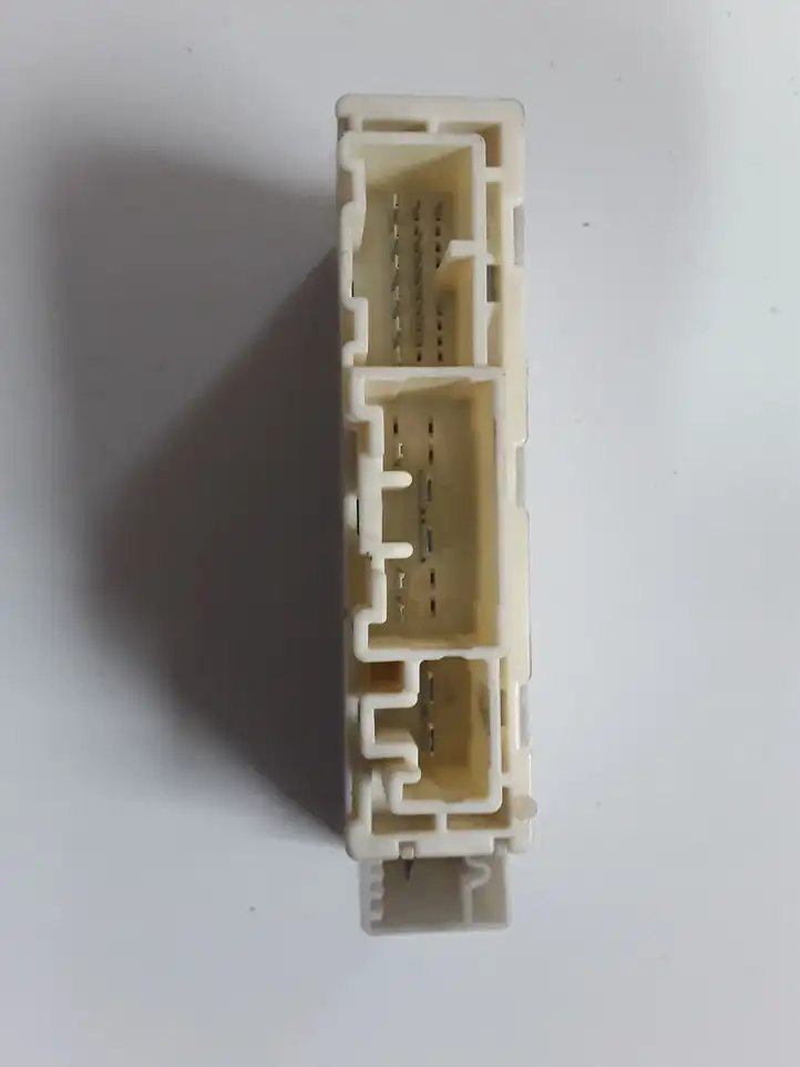 Toyota Prius (XW30) (2009 - 2015) 8264175070 Реле стартера — фото 2