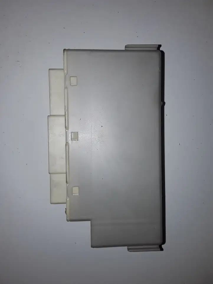 Toyota Prius (XW30) (2009 - 2015) 8264175070 Реле стартера — фото 3