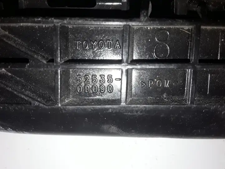 Toyota Yaris (2014 - 2019) 525350D090 Крепление крыла — фото 3