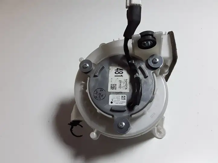 Toyota Prius (XW30) (2009 - 2015) 1173004812 электрический вентилятор батареи автомобиля — фото 1