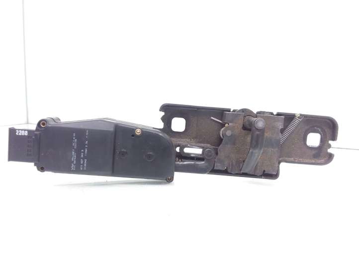 Audi A4 (2007 - 2011)  4F9827383B Притягиватель задней крышки