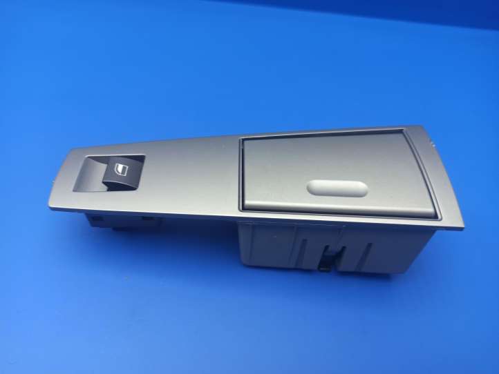 BMW 7 E65 E66 (2001 - 2008)  8379597 Пепельница двери