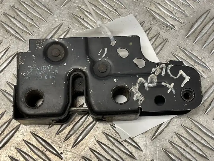 Volkswagen Golf Plus (2004 - 2008)  5M1823509 Замок капота