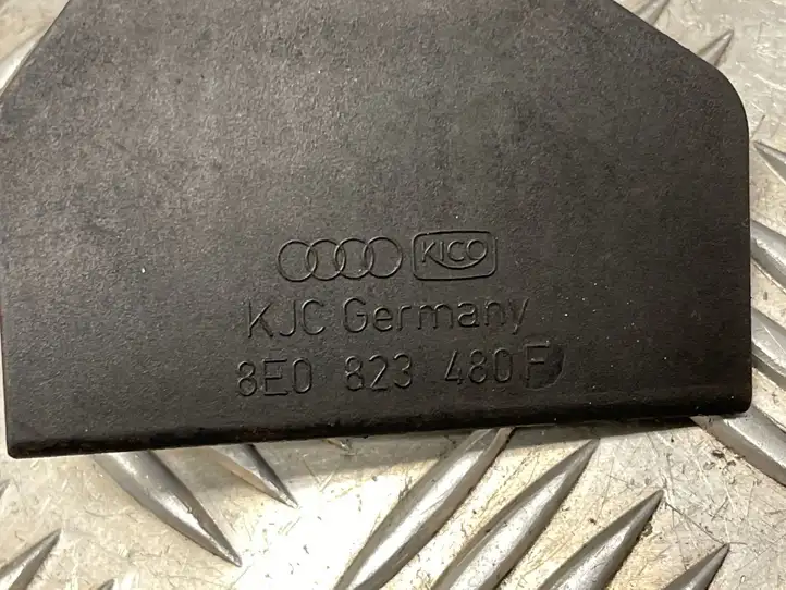 Audi A4 S4 B8 8K (2007 - 2011) 8E0823480F Кронштейн замка капота — фото 2