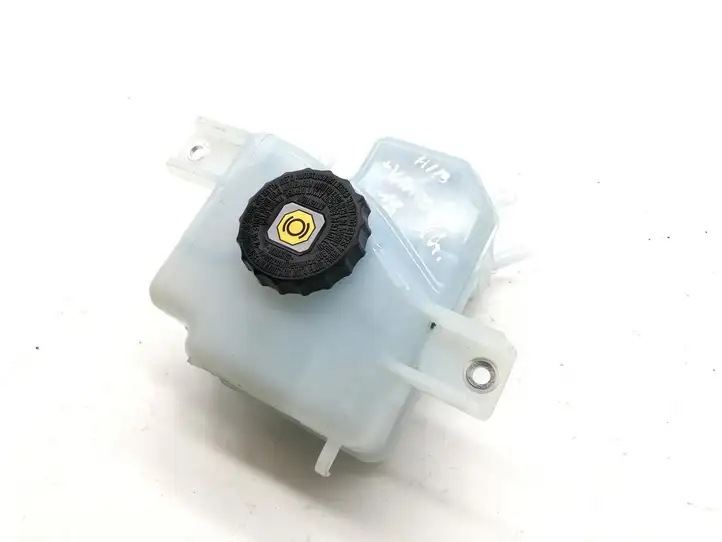 Toyota Yaris (2014 - 2019)   Расширительный бачок тормозной жидкости