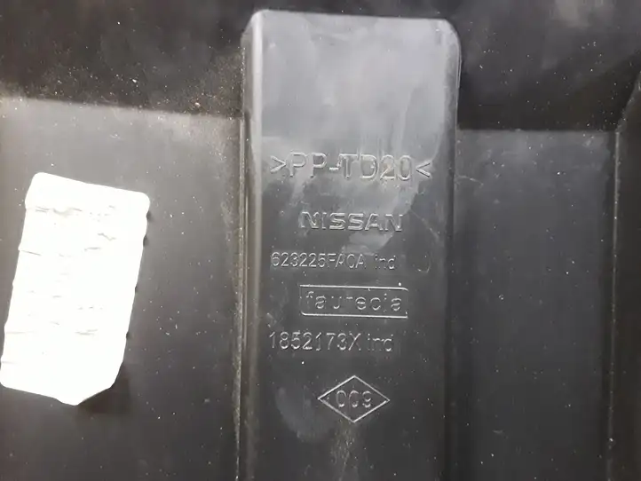 Nissan Micra K14 (2017 - ) 623225FA0A Облицовка радиатора — фото 3