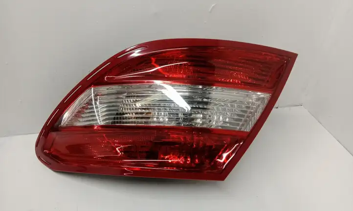 Mercedes-Benz C W204 (2007 - 2014) 2048200264 Задний фонарь в кузове — фото 1