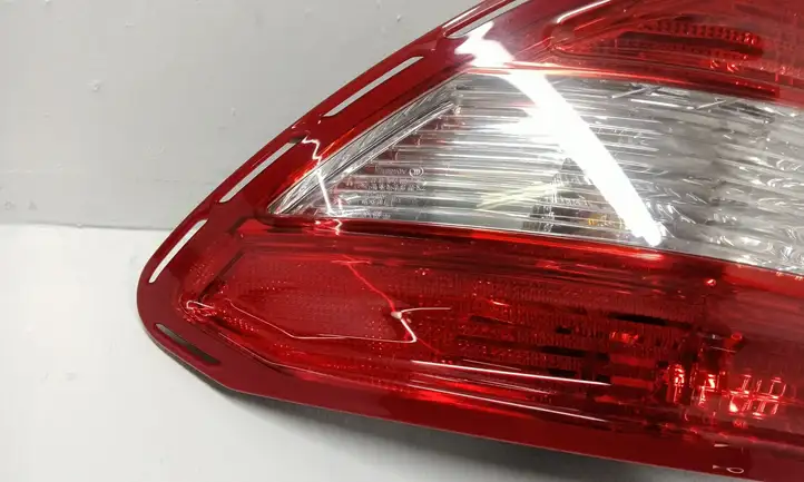Mercedes-Benz C W204 (2007 - 2014) 2048200264 Задний фонарь в кузове — фото 4