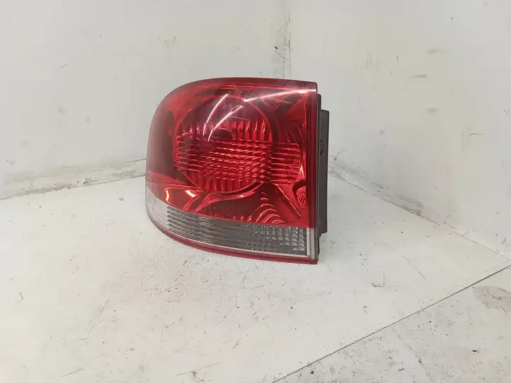 Volkswagen Touareg I (2002 - 2010) 7L6945095K Задний фонарь в кузове — фото 1