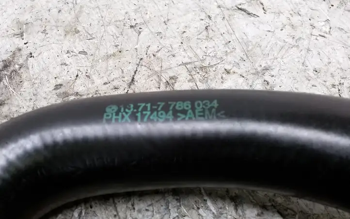 BMW 5 E39 (1996 - 2003) 1371786034 Шланг сапуна — фото 2