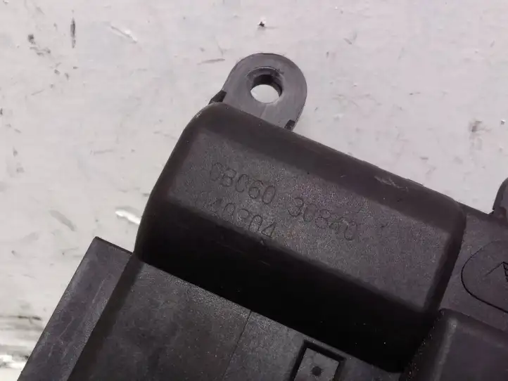 Honda Civic (2001 - 2005) 0B06030840 Двигатель задвижки потока воздуха — фото 2
