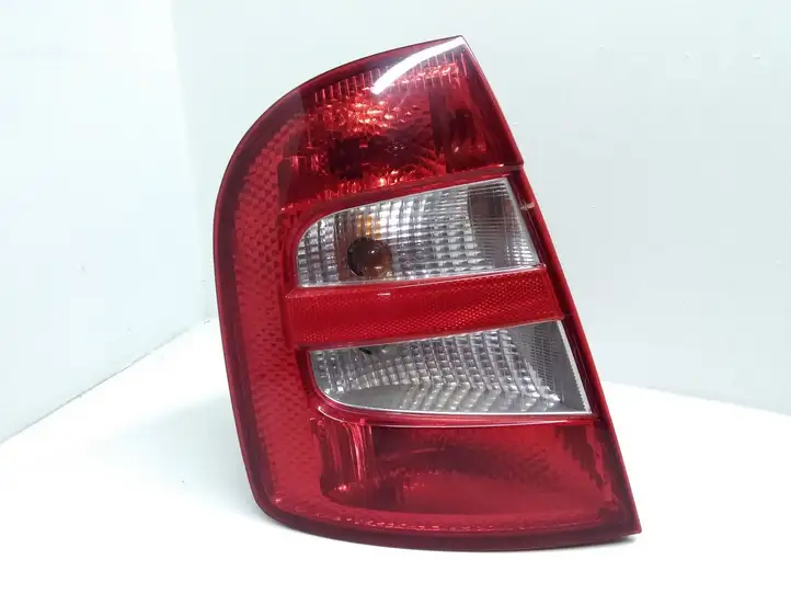 Skoda Fabia Mk1 (6Y) (1999 - 2007) 6Y6945095B Задний фонарь в кузове — фото 1