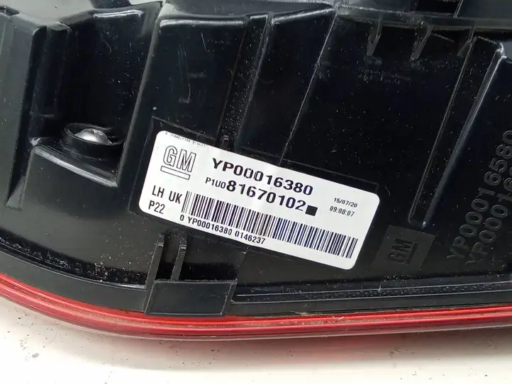 Opel Grandland X (2017 - ) YP00016380 Задний фонарь в крышке багажника — фото 6