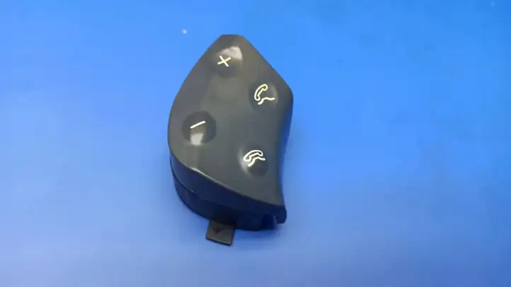 Mercedes-Benz C W203 (2000 - 2007) A2038216651 Кнопки на рулевом колесе — фото 1