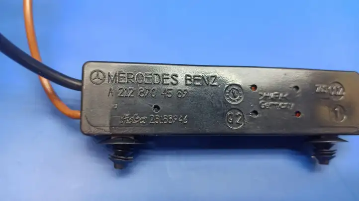 Mercedes-Benz E W212 (2009 - 2016) A2128704589 Усилитель антенны — фото 8