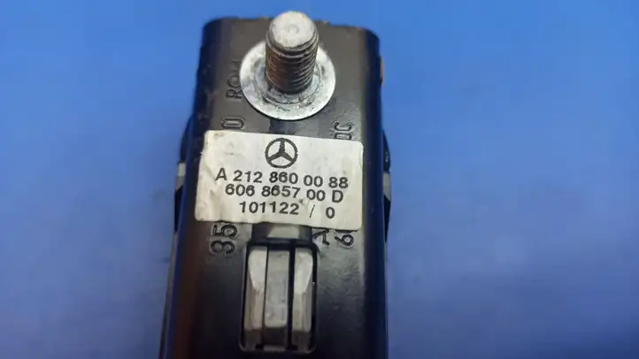 Mercedes-Benz E W212 (2009 - 2016) A2128600088 Электродвигатель регулировки ремня безопасности — фото 2