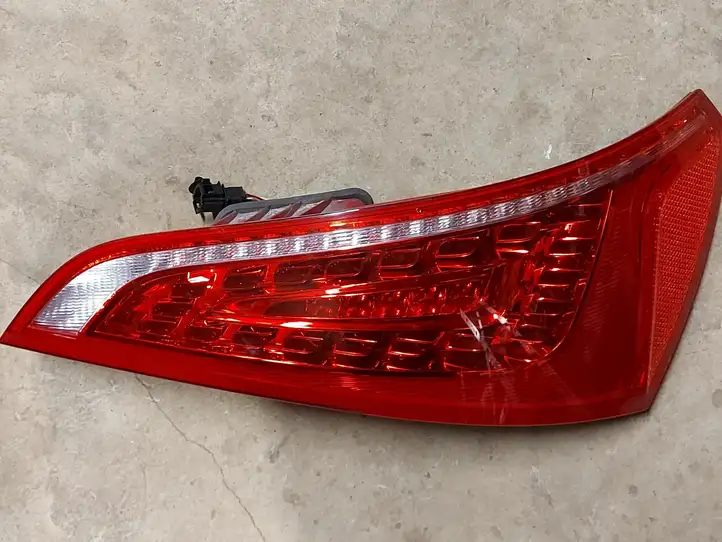 Audi Q5 SQ5 (2008 - 2012) 8R0945094A Задний фонарь в крышке багажника — фото 4