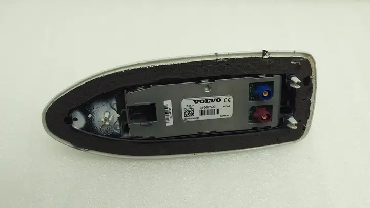 Volvo XC60 (2013 - 2017) 31667592 GPS антенна — фото 3