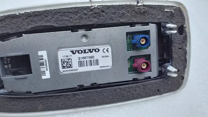 Volvo XC60 (2013 - 2017) 31667592 GPS антенна — фото 4