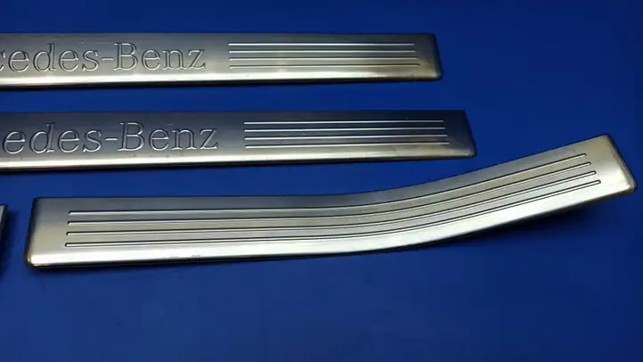 Mercedes-Benz E W212 (2009 - 2016) A2126861136 Наружная отделка переднего порога — фото 2