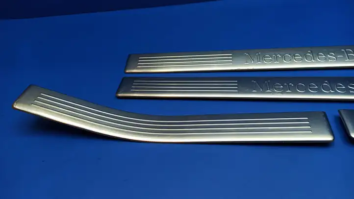 Mercedes-Benz E W212 (2009 - 2016) A2126861136 Наружная отделка переднего порога — фото 3