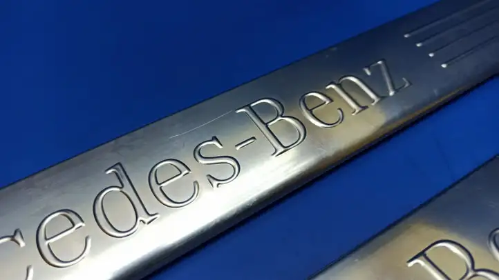 Mercedes-Benz E W212 (2009 - 2016) A2126861136 Наружная отделка переднего порога — фото 5