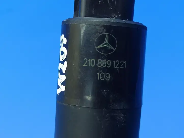 Mercedes-Benz E C207 W207 (2009 - 2017) A2108691221 Насос омывателя фар — фото 3