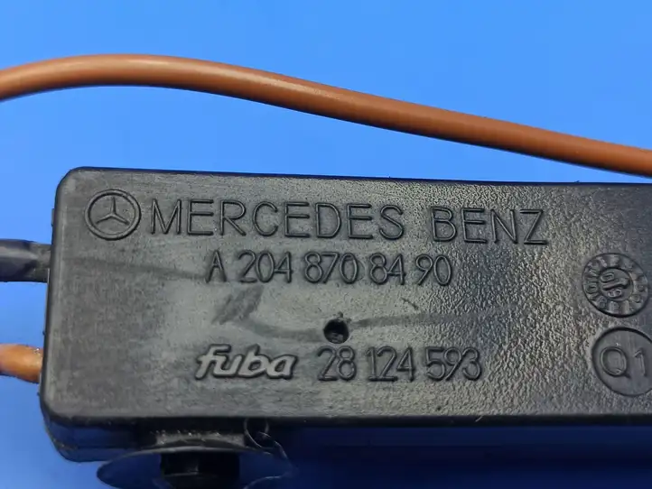 Mercedes-Benz C W204 (2007 - 2014) A2048708490 Усилитель антенны — фото 2