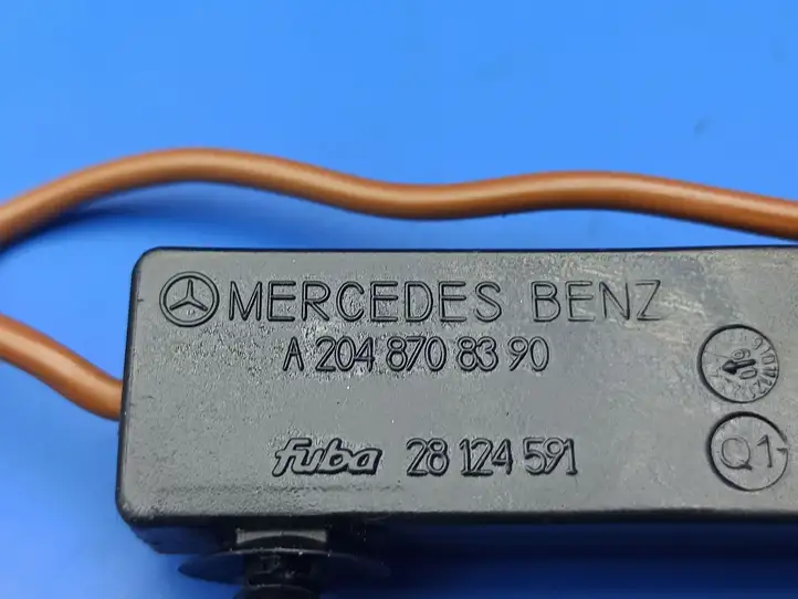 Mercedes-Benz C W204 (2007 - 2014) A2048708390 Усилитель антенны — фото 4