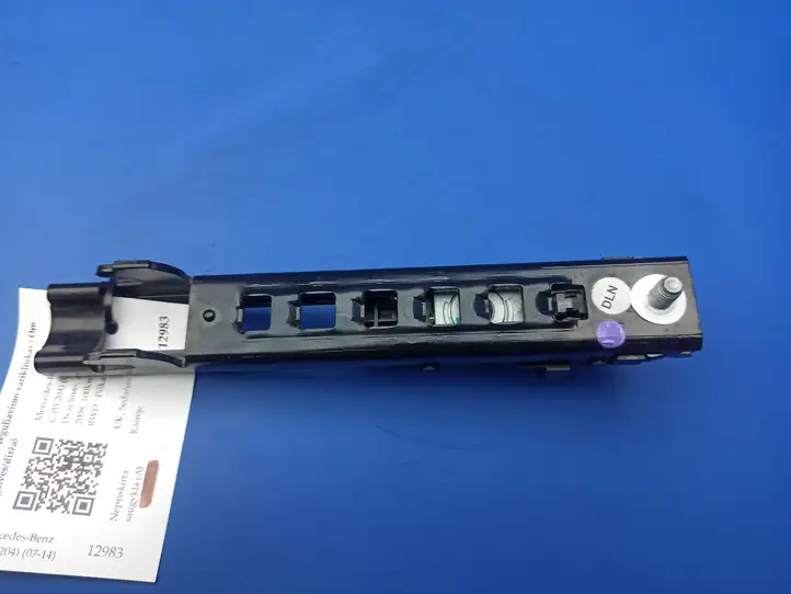 Mercedes-Benz C W204 (2007 - 2014) A2048600788 Электродвигатель регулировки ремня безопасности — фото 8