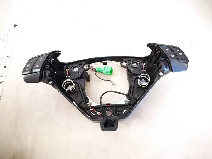 Volvo S60 (2000 - 2004) Кнопки на рулевом колесе — фото 1