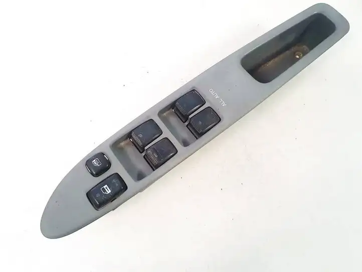 Toyota Avensis Verso (2001 - 2004) 8404044030 Блок кнопок стеклоподъемников — фото 1