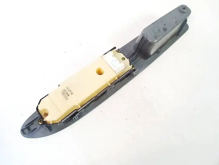 Toyota Avensis Verso (2001 - 2004) 8404044030 Блок кнопок стеклоподъемников — фото 3