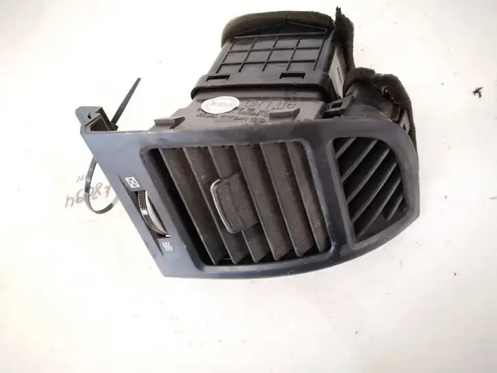 Hyundai Santa Fe (2005 - 2009) 974902b000 Центральный воздушный дефлектор — фото 1
