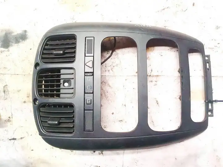 Chrysler Voyager (2001 - 2004) 04885925aa Центральный воздушный дефлектор — фото 1