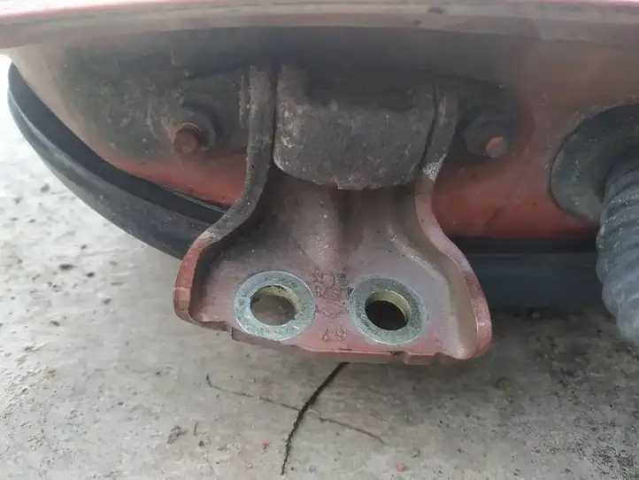 Nissan Note (E11) (2006 - 2014) Верхняя петля передней двери — фото 2