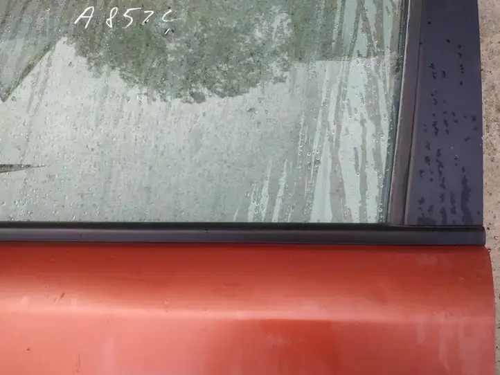 Nissan Note (E11) (2006 - 2014) Накладка стекла передней двери — фото 2