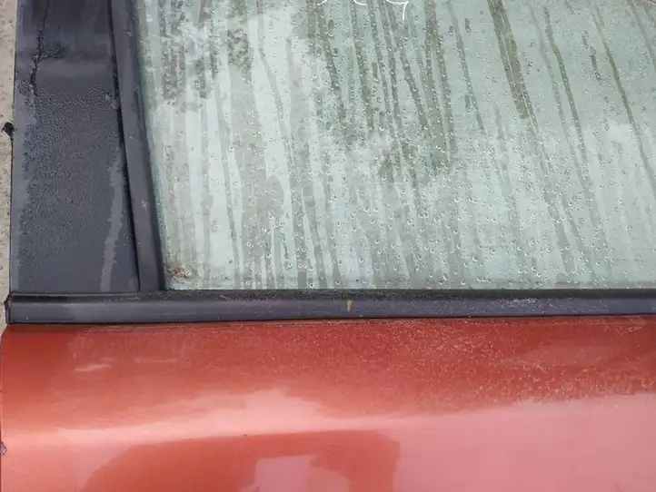 Nissan Note (E11) (2006 - 2014) Накладка стекла передней двери — фото 2