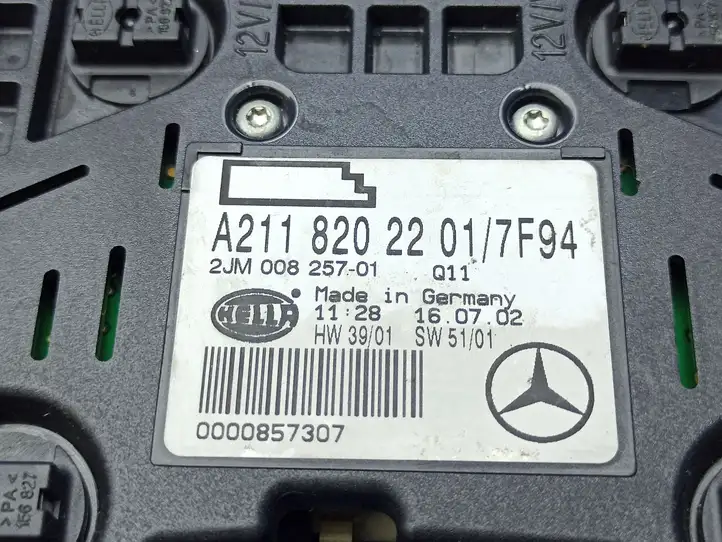 Mercedes-Benz E W211 (2002 - 2009) A2118202201 Задняя подсветка — фото 11