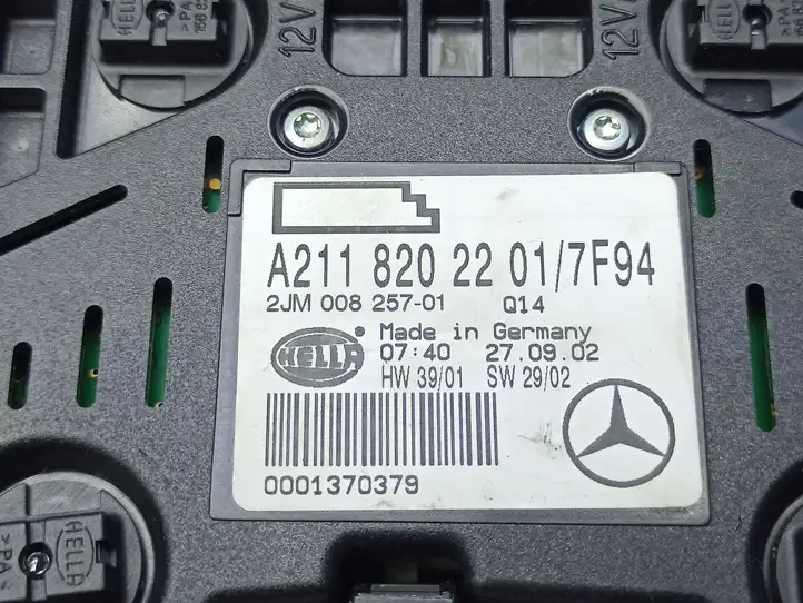 Mercedes-Benz E W211 (2002 - 2009) A2118202201 Задняя подсветка — фото 11