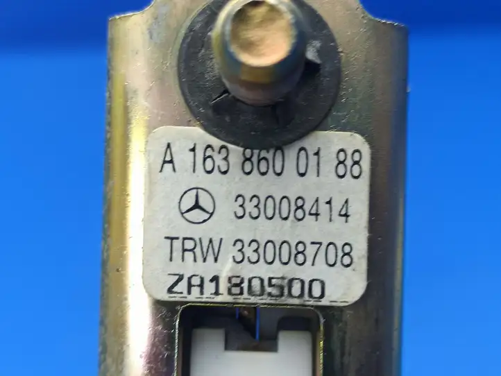 Mercedes-Benz ML W163 (1997 - 2005) A1638600188 Электродвигатель регулировки ремня безопасности — фото 10