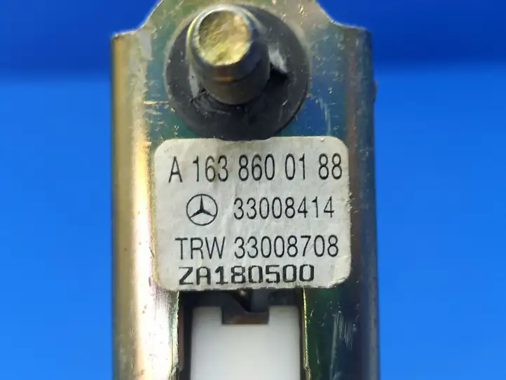 Mercedes-Benz ML W163 (1997 - 2005) A1638600188 Электродвигатель регулировки ремня безопасности — фото 4