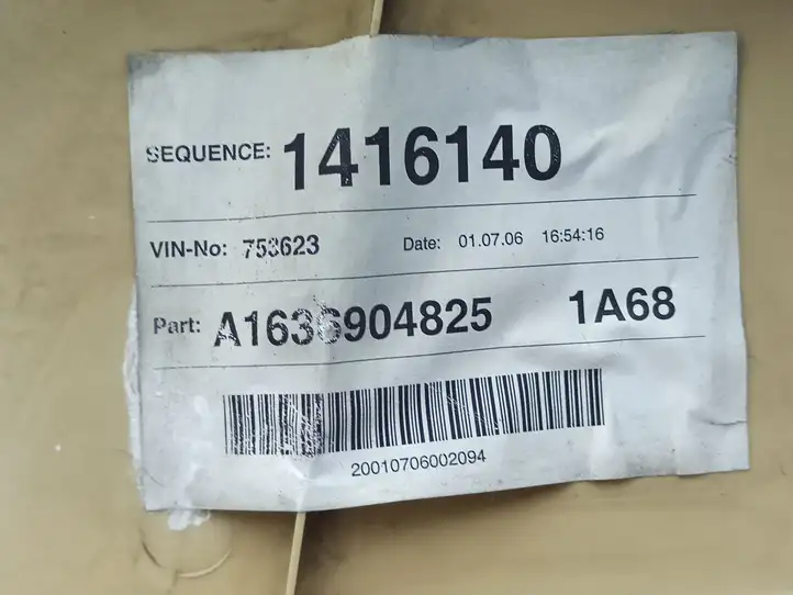Mercedes-Benz ML W163 (1997 - 2005) A1636904825 Нижняя обшивка стойки B — фото 4
