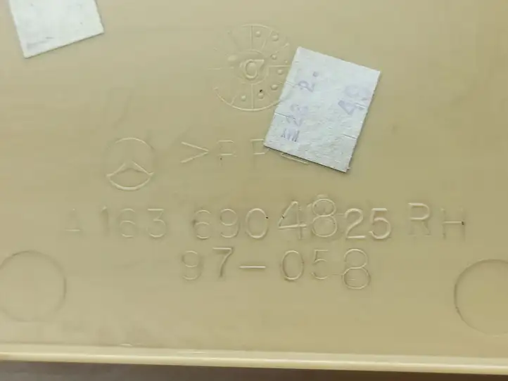 Mercedes-Benz ML W163 (1997 - 2005) A1636904825 Нижняя обшивка стойки B — фото 12