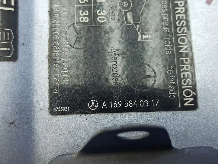 Mercedes-Benz A W169 (2004 - 2012) A1695840317 Крышка топливного бака — фото 2
