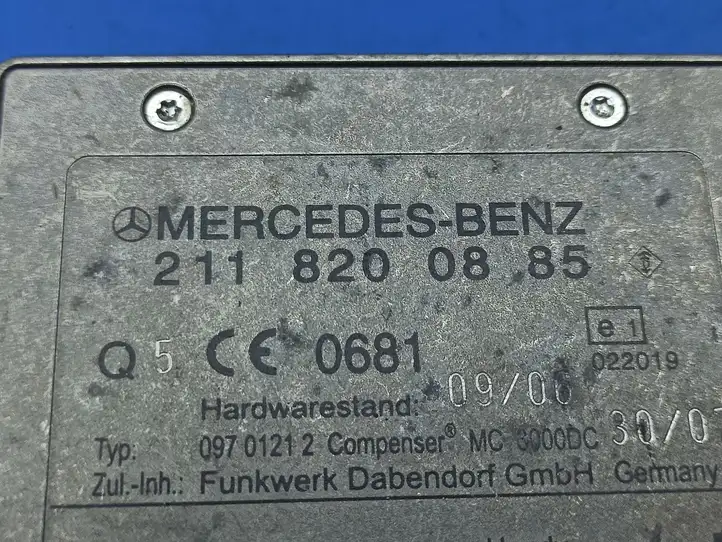 Mercedes-Benz CLK A209,C209 (2002 - 2009) 2118200885 Усилитель антенны — фото 2