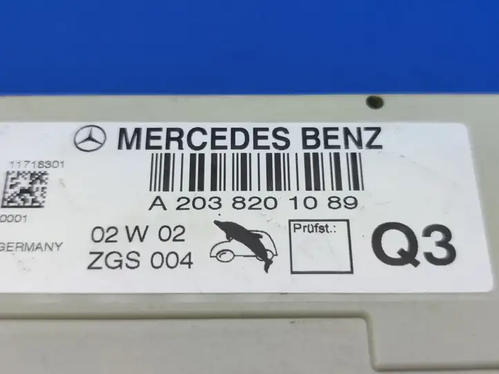 Mercedes-Benz C W203 (2000 - 2007) A2038201089 Усилитель антенны — фото 3